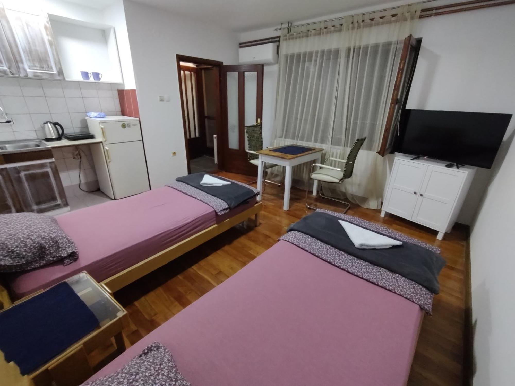 Stan Apartment Sremska Mitrovica Bagian luar foto